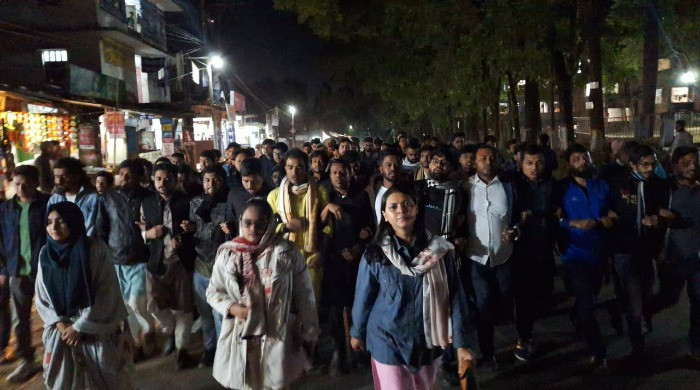 হাদির উপর গুলিবর্ষণের প্রতিবাদে চবি ছাত্রদলের বিক্ষোভ মিছিল