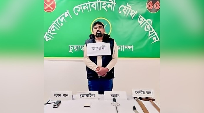 চুয়াডাঙ্গায় সেনাবাহিনী-পুলিশ যৌথ অভিযানে অস্ত্রসহ আটক ১