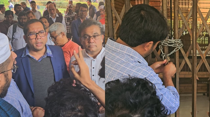 প্রশাসনের ​আশ্বাসে রেজিস্ট্রার ভবনের তালা খুলল জাকসু