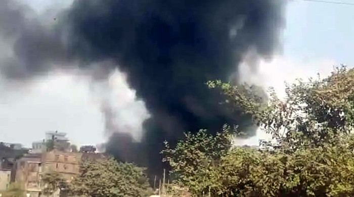 পুরান ঢাকার প্লাস্টিক গোডাউনে আগুন