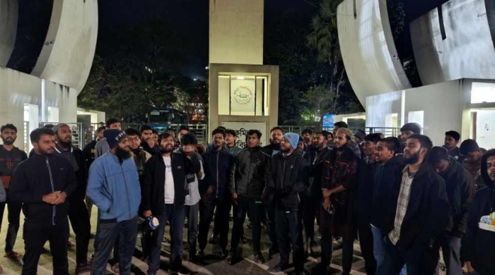 কুবিতে ওসমান হাদির মৃত্যু সংবাদে বিক্ষোভ; চার শিক্ষককে অবাঞ্ছিত ঘোষণা