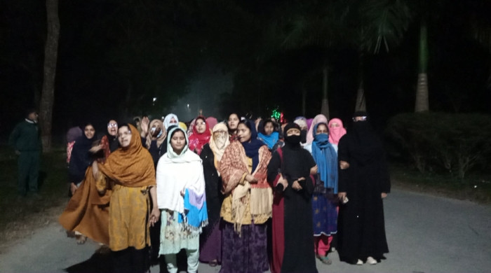 হাদির মৃত্যুতে উত্তাল ইবি: মধ্যরাতে নারী শিক্ষার্থীদের বিক্ষোভ মিছিল