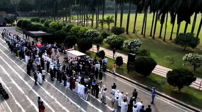 সংসদ ভবনের দক্ষিণ প্লাজায় আনা হলো শহীদ ওসমান হাদির মরদেহ
