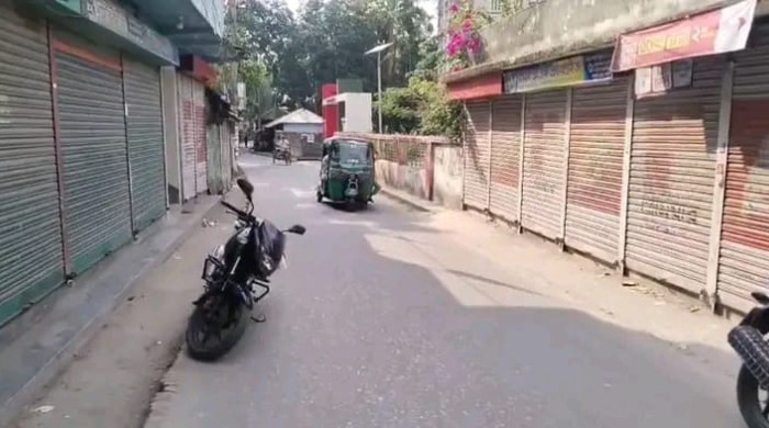 ওসমান হাদির মৃত্যুতে নলছিটিতে ব্যবসায়ীদের শোক পালন