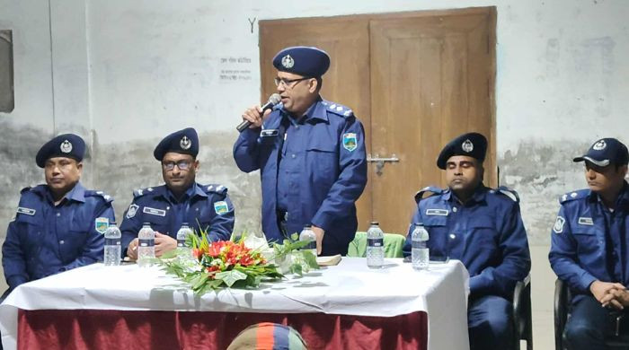 নিয়ামতপুরে ব্যবসায়ী ও সুশীল সমাজের সাথে পুলিশ সুপারের মতবিনিময়