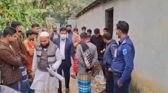 শ্রীপুরে অবৈধ মৎস্য ফিড কারখানায় প্রশাসনের অভিযান: জরিমানা ও কার্যক্রম বন্ধের নির্দেশ