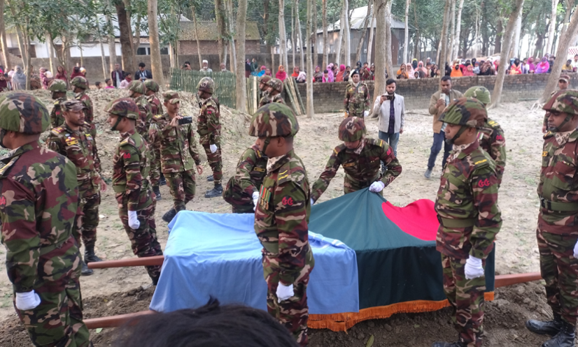 নিহত শান্তিরক্ষী শামীম রেজাকে রাজবাড়ীতে রাষ্ট্রীয় মর্যাদায় দাফন