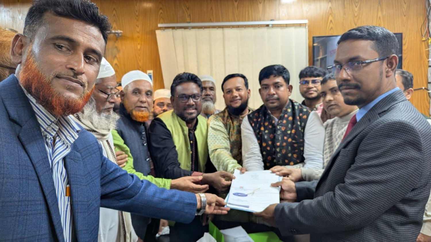 পটুয়াখালী-৩ আসনে ভিপি নূরের পক্ষে মনোনয়ন ফরম সংগ্রহ