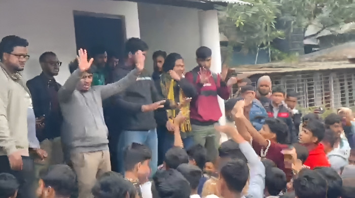 গাজীপুরে প্রধান শিক্ষকের বিরুদ্ধে যৌন হয়রানির অভিযোগ, উত্তাল স্কুল প্রাঙ্গণ