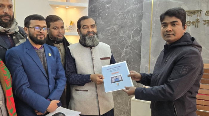 নওগাঁ-৫  আসনের জামায়াতের প্রার্থীর মনোনয়নপত্র সংগ্রহ