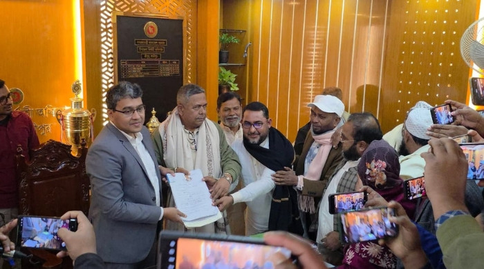 গাজীপুর-৩ আসনে মনোনয়নপত্র জমা দিলেন বিএনপি প্রার্থী ডা: বাচ্চু