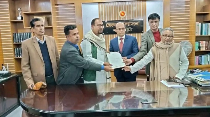 ঝালকাঠি ১ আসনে বিএনপি প্রার্থী জামালের মনোনয়নপত্র জমা দান