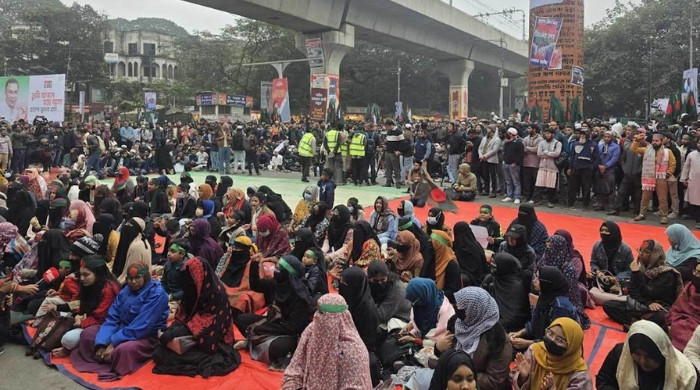 শহীদ হাদি হত্যার বিচার দাবিতে চতুর্থ দিনের মতো শাহবাগ অবরোধ