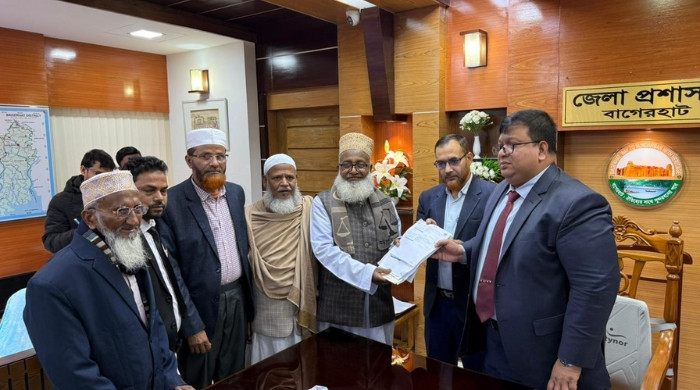 বাগেরহাট-১ আসনে মনোনয়ন পত্র জমা দিলেন জামায়াতের কেন্দ্রীয় নেতা মাওঃ মশিউর