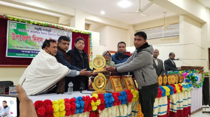 নিয়ামতপুরে উন্নয়ন মেলা ও বিশিষ্ট ব্যক্তিদের সম্মাননা প্রদান