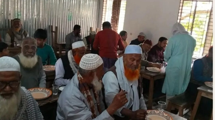 খালেদা জিয়ার মৃত্যুর রাষ্ট্রীয় শোক উপেক্ষা করে মাদ্রাসায় পিকনিক পার্টি