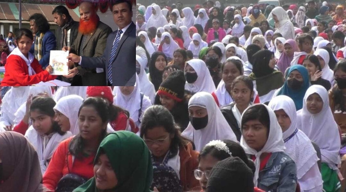 কুড়িগ্রামে বছরের প্রথম দিনেই বই পেলো শিক্ষার্থীরা