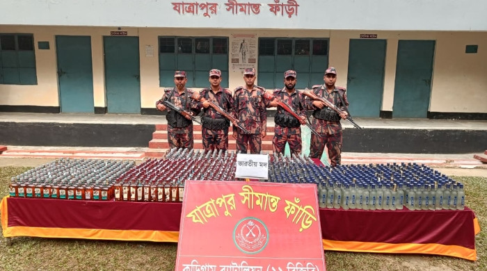 কুড়িগ্রাম সীমান্তে বিজিবির অভিযানে বিপুল পরিমাণ মাদক জব্দ