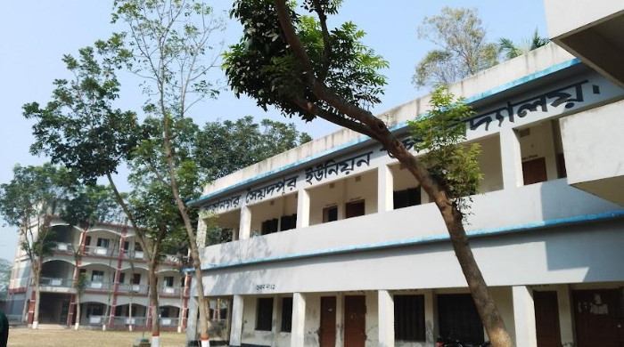 সিরাজদিখানে প্রধান শিক্ষকের বাসভবনে গভীর রাতে অতর্কিত হামলা