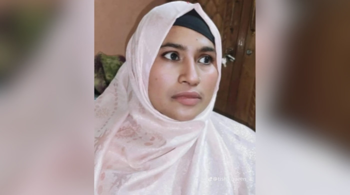 তালাকপ্রাপ্ত স্ত্রীর হুমকিতে আতঙ্কে দিন কাটাচ্ছেন সিরাজদিখানের এক ব্যক্তি