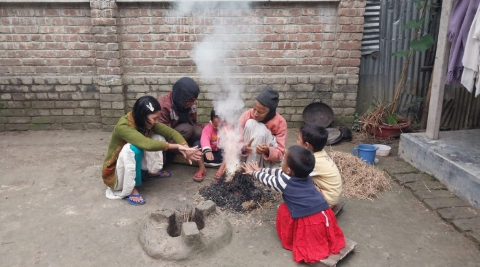 কুড়িগ্রামে বৃষ্টি ফোঁটার মত কুয়াশা পড়ছে জনজীবনে ভোগান্তি