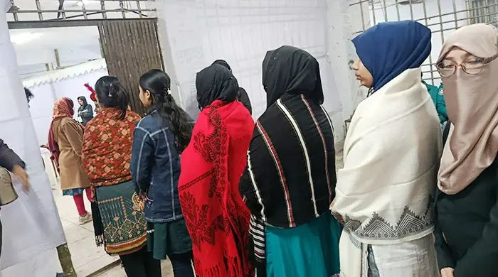 জকসু নির্বাচন: ভোটারের নারী উপস্থিতিতে সরব ক্যাম্পাস