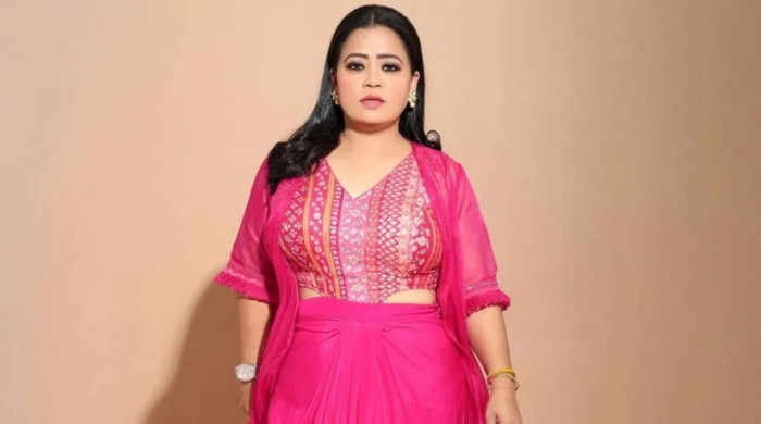 ১৮ দিনের শিশুকে ঘরে রেখে কাজে ফেরার কঠিন সিদ্ধান্তে ভারতী