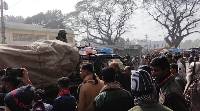 চুয়াডাঙ্গা দর্শনা রেলবাজারে সড়ক অবরোধ, সংঘর্ষ-ভাঙচুর, আহত অন্তত ৫