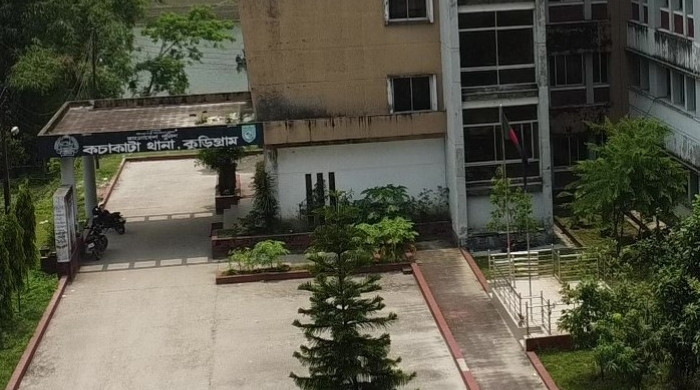 কুড়িগ্রামে নিজ বাড়ির টিউবওয়েল পাড় থেকে গৃহবধূর গলাকাটা মরদেহ উদ্ধার