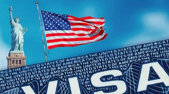 যুক্তরাষ্ট্রে অভিবাসী ভিসা স্থগিত: বিপাকে লাখো বাংলাদেশি, তবে সুযোগ থাকছে যাদের