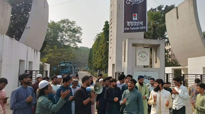 কুবিতে ওসমান হাদি হত্যার বিচারের দাবিতে বিক্ষোভ মিছিল