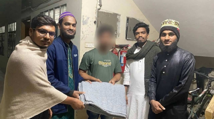 কুবিতে লাইলাতুল মিরাজ উপলক্ষে গাউসিয়া কমিটির দাওয়াতুল খায়ের ও শীতবস্ত্র বিতরণ