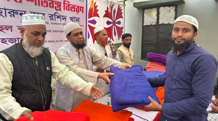 সিরাজদিখানে ইমারত নির্মাণ শ্রমিক ইউনিয়নের অফিস উদ্বোধন ও শীতবস্ত্র বিতরণ