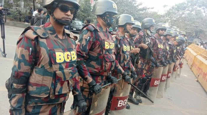 ইসির সামনে বিজিবি মোতায়েন