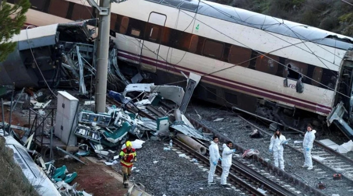 স্পেনে ২ ট্রেনের সংঘর্ষে প্রাণহানি বেড়ে ৩৯