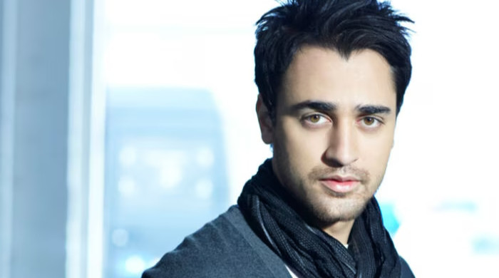 কেন আড়ালে চলে গিয়েছিলেন ইমরান খান?