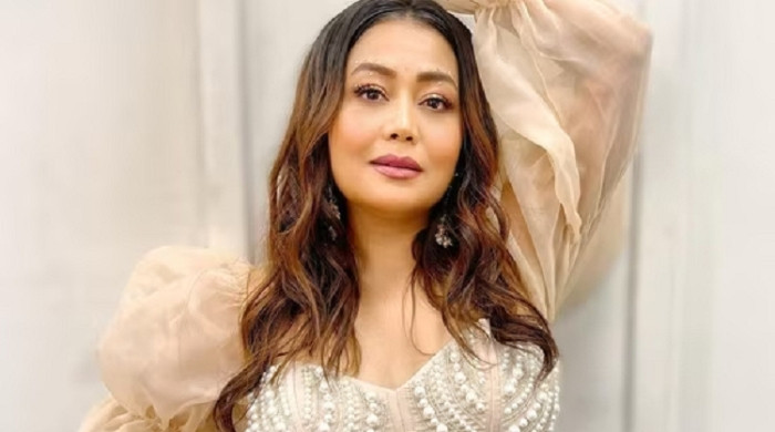 সব ছাড়ার ইঙ্গিত দিয়ে নেহা বললেন, আমাকে বাঁচতে দিন