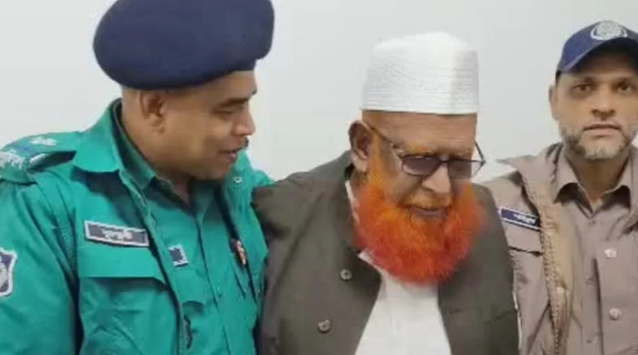 ট্রাইব্যুনালে আত্মসমর্পণ করলেন আবুল কালাম আজাদ