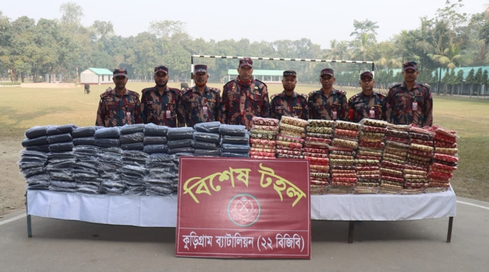 কুড়িগ্রাম সীমান্তে বিপুল পরিমাণ ভারতীয় মালামাল জব্দ