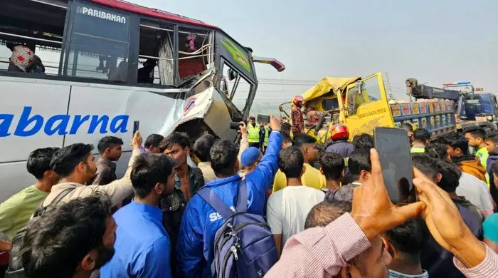 ফরিদপুরে বাস-ট্রাক মুখোমুখি সংঘর্ষে নিহত ২, আহত ৩০