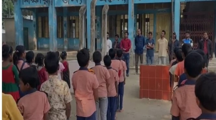 প্রাথমিক বিদ্যালয়ে শিশুদের দিয়ে 'ধানের শীষ' এর স্লোগান