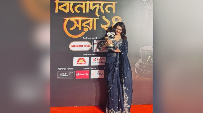 কলকাতায় সেরা অভিনেত্রীর পুরস্কার জিতলেন জয়া