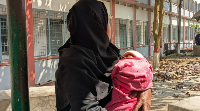 ২২ দিনের নবজাতক কোলে মায়ের স্বপ্নযুদ্ধ