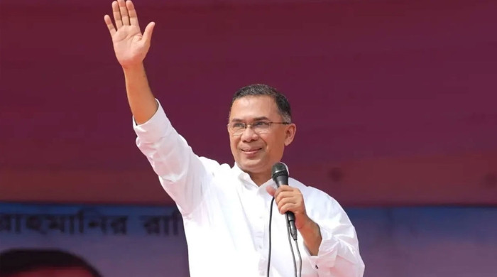 খুলনার নির্বাচনি জনসভা মঞ্চে তারেক রহমান