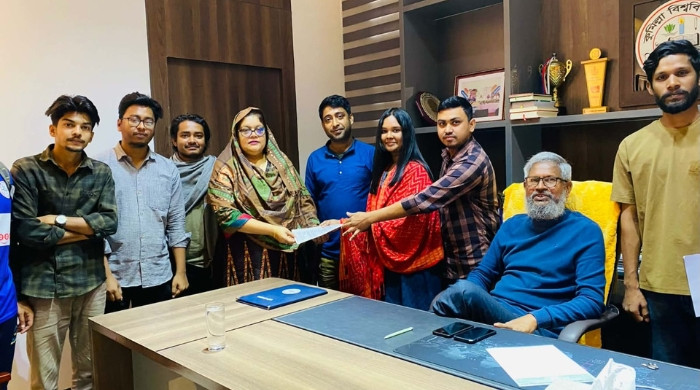 তিন রুটে বাস চালুর দাবিতে কুবি শিক্ষার্থীদের উদ্যোগ