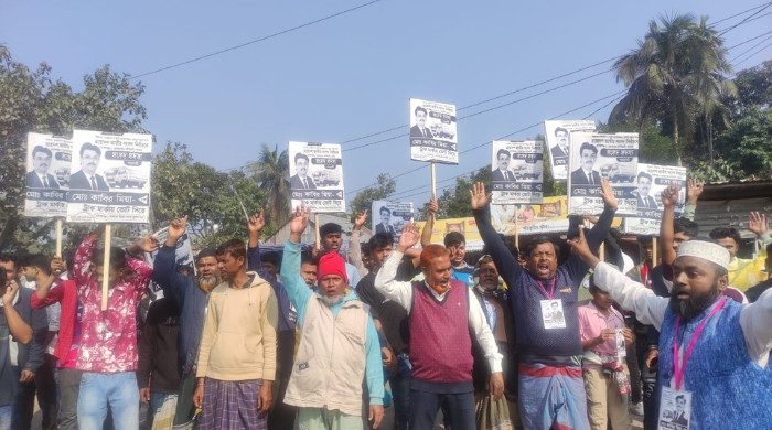 গোপালগঞ্জে-১আসনে ট্রাক প্রতিকের প্রার্থী কাবির মিয়ার বিশাল নির্বাচনী মিছিল