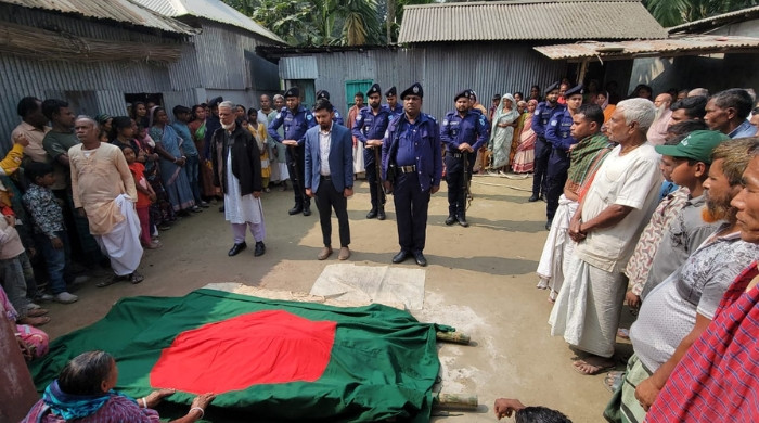 ফুলবাড়ীতে বীর মুক্তিযোদ্ধার রাষ্ট্রীয় মর্যাদায় সৎকার সম্পন্ন