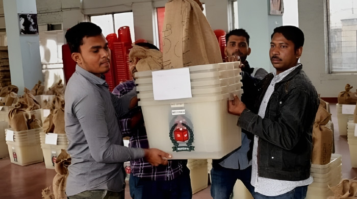 গোপালগঞ্জে নির্বাচনী প্রস্তুতি সম্পন্ন; কেন্দ্রে পৌঁছেছে সরঞ্জাম