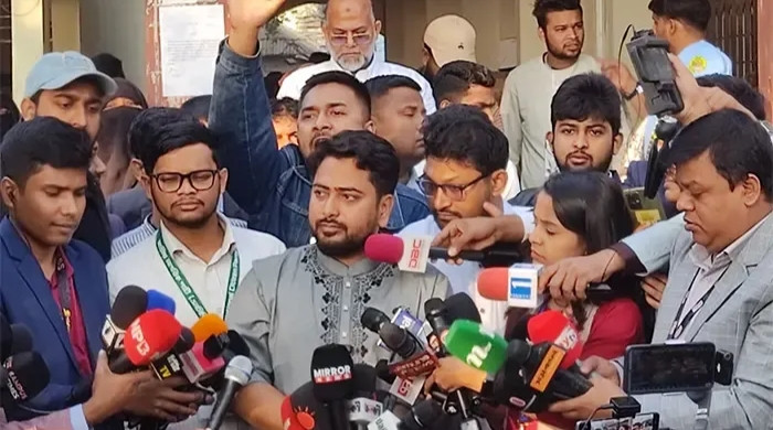 বেরাইদ কেন্দ্রে ভোট দিলেন নাহিদ ইসলাম