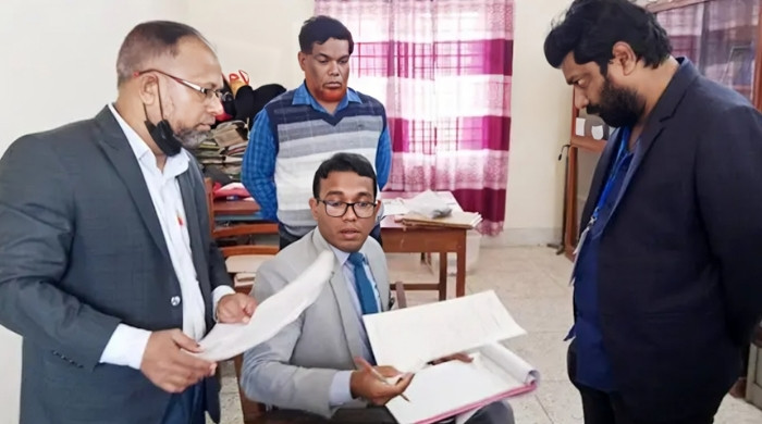 ফরিদপুর-৩ আসনে অর্থ বিতরণের অভিযোগে পোলিং এজেন্টকে জরিমানা